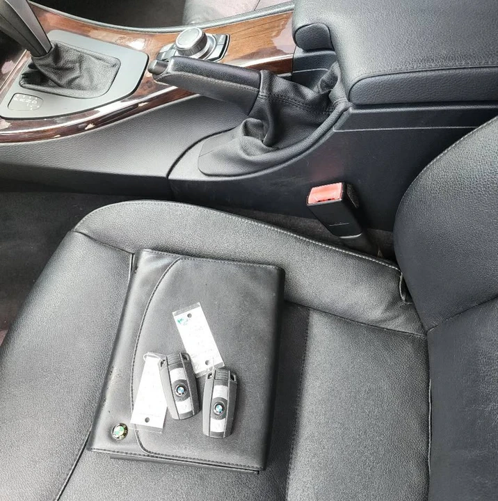 2011 BMW E90 3 Series Sedan - Image 16 of 16