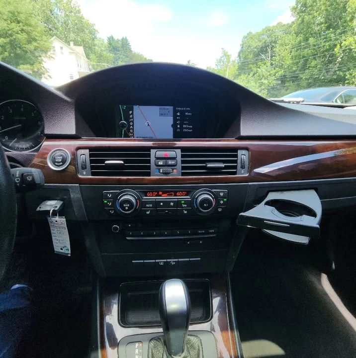 2011 BMW E90 3 Series Sedan - Image 15 of 16