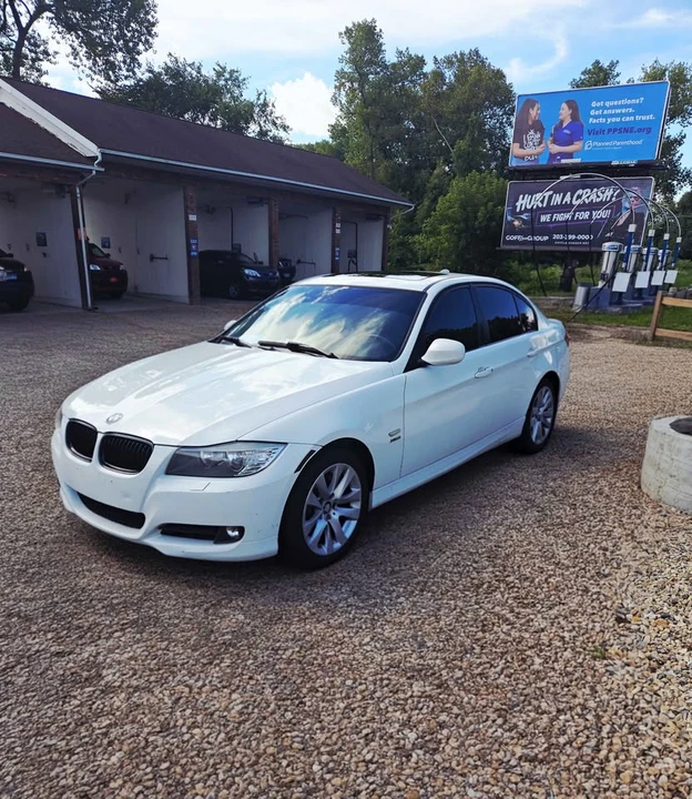 2011 BMW E90 3 Series Sedan - Image 2 of 5
