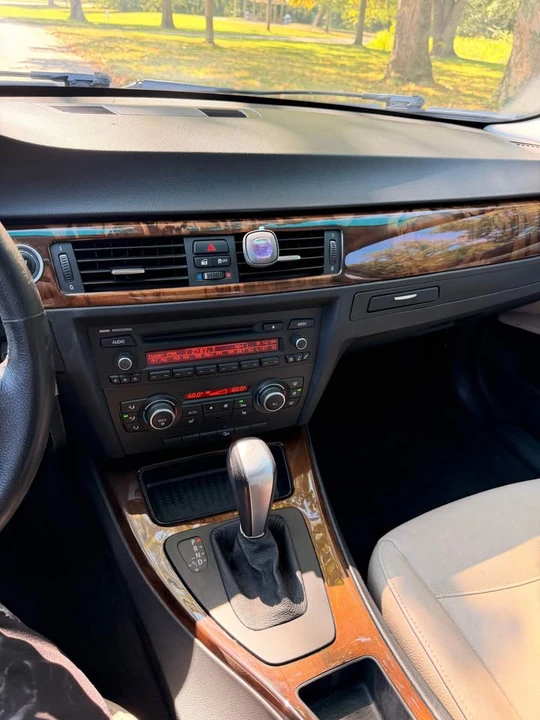 2011 BMW E90 3 Series Sedan - Image 12 of 14