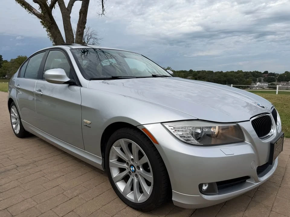 2011 BMW E90 3 Series Sedan - Image 4 of 20