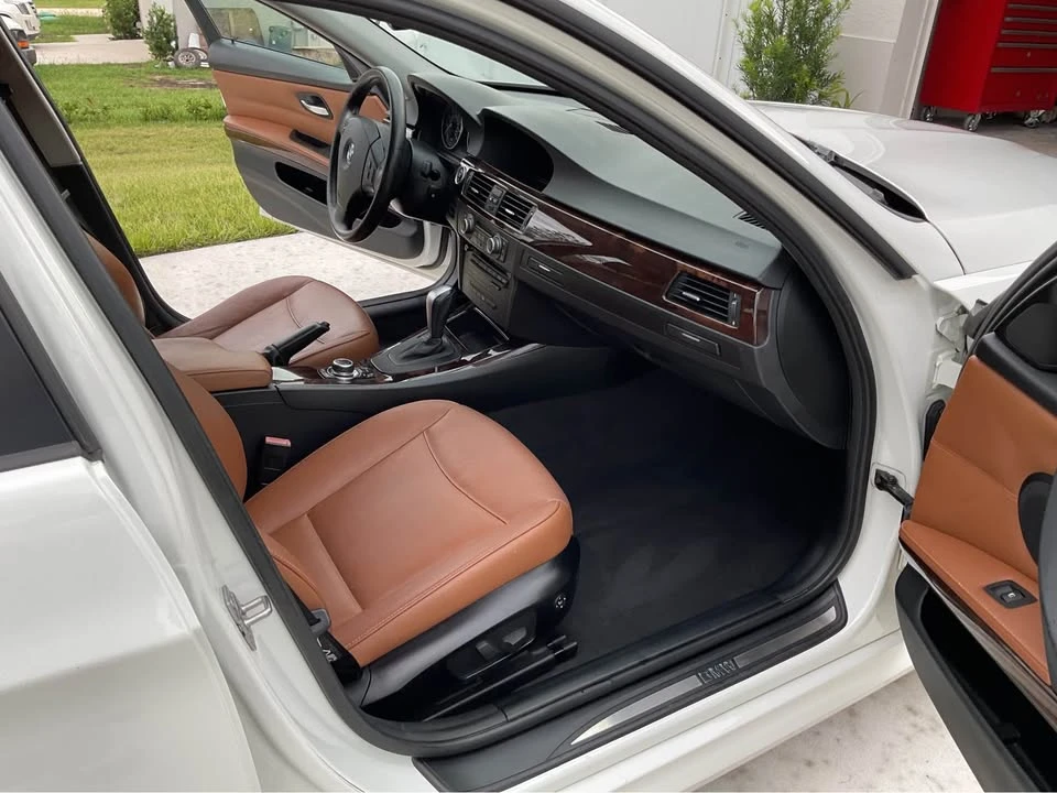 2011 BMW E90 3 Series Sedan - Image 16 of 20