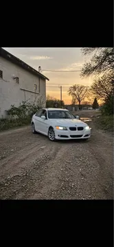2011 BMW 3 Series 328i xDrive Sedan 4D