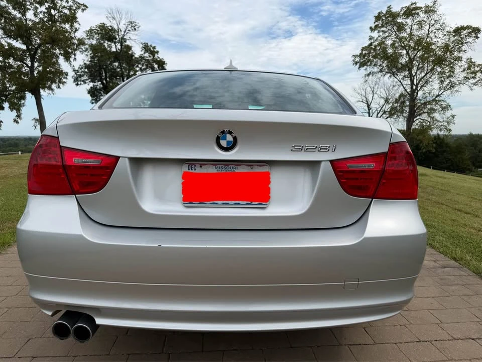 2011 BMW E90 3 Series Sedan - Image 9 of 20