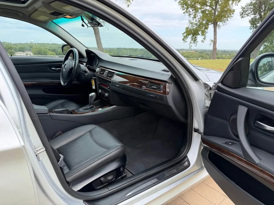 2011 BMW E90 3 Series Sedan - Image 15 of 20