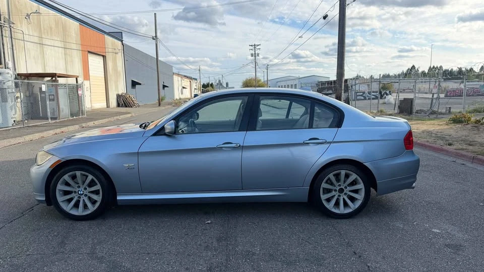2011 BMW E90 3 Series Sedan - Image 4 of 15