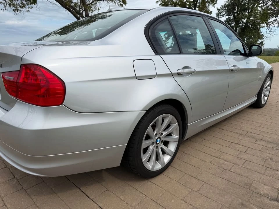 2011 BMW E90 3 Series Sedan - Image 8 of 20