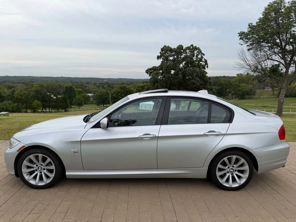2011 BMW E90 3 Series Sedan - Image 5 of 20