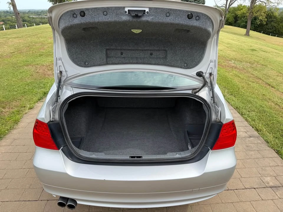 2011 BMW E90 3 Series Sedan - Image 10 of 20