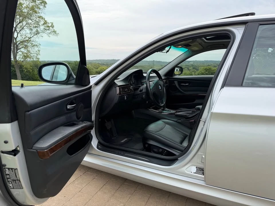 2011 BMW E90 3 Series Sedan - Image 16 of 20