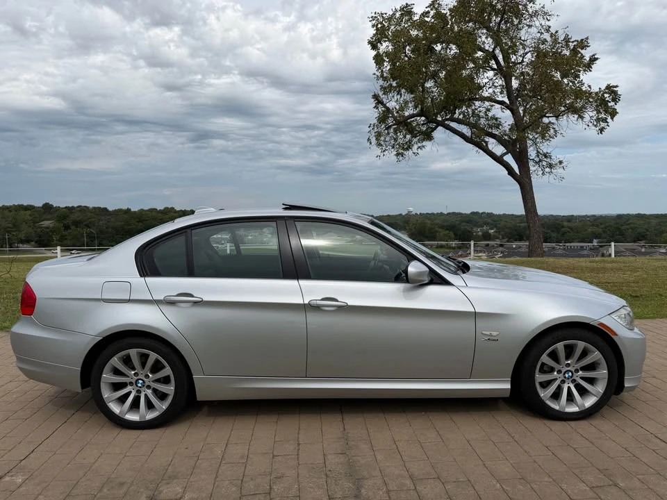 2011 BMW E90 3 Series Sedan - Image 7 of 20