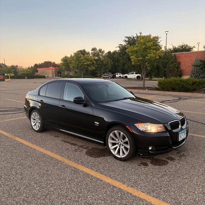 2011 BMW E90 3 Series Sedan - Image 4 of 14