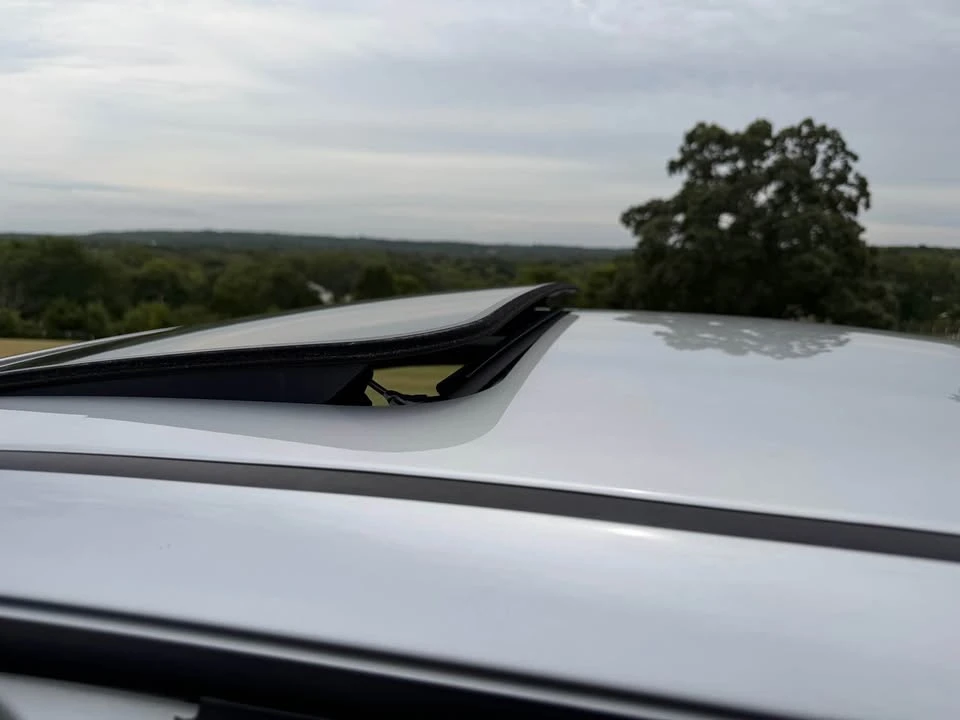 2011 BMW E90 3 Series Sedan - Image 19 of 20
