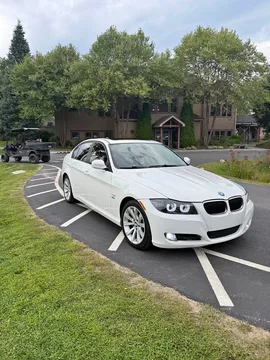 2011 BMW 3 Series 328i xDrive Sedan 4D