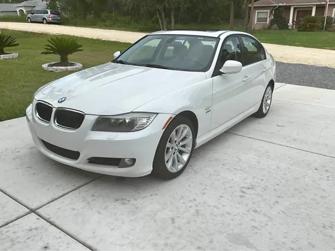 2011 BMW 3 Series 328i xDrive Sedan 4D