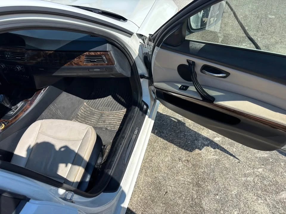 2011 BMW E90 3 Series Sedan - Image 4 of 15