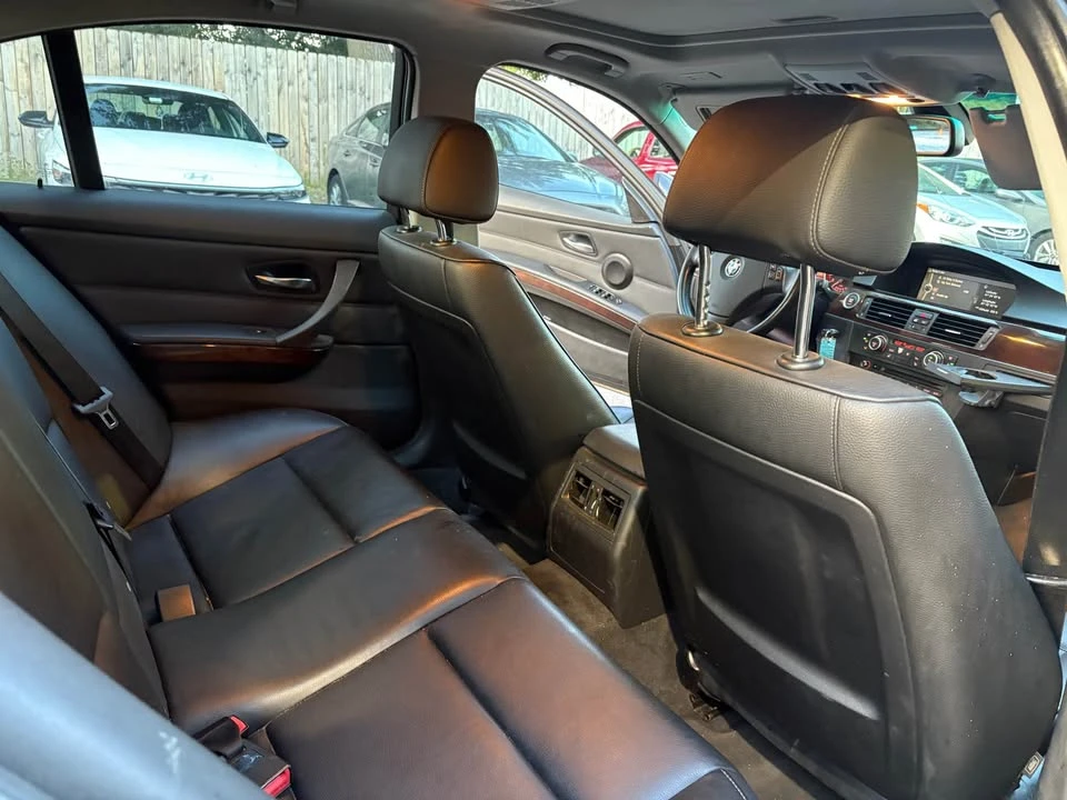 2011 BMW E90 3 Series Sedan - Image 14 of 17