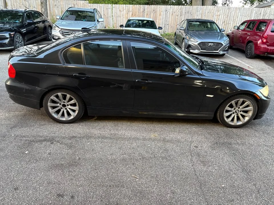 2011 BMW E90 3 Series Sedan - Image 8 of 17