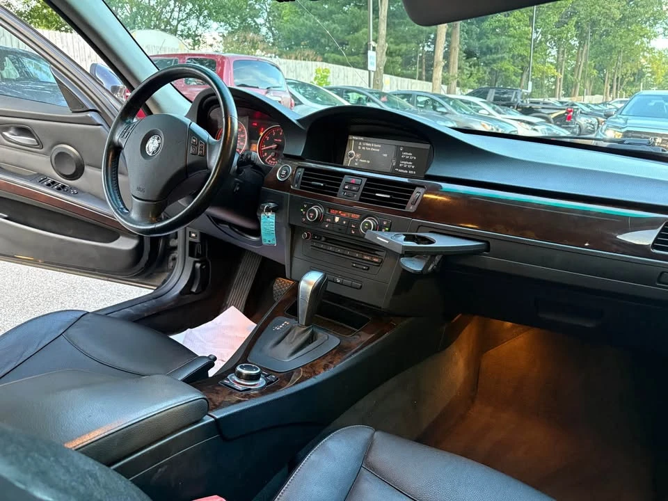 2011 BMW E90 3 Series Sedan - Image 16 of 17