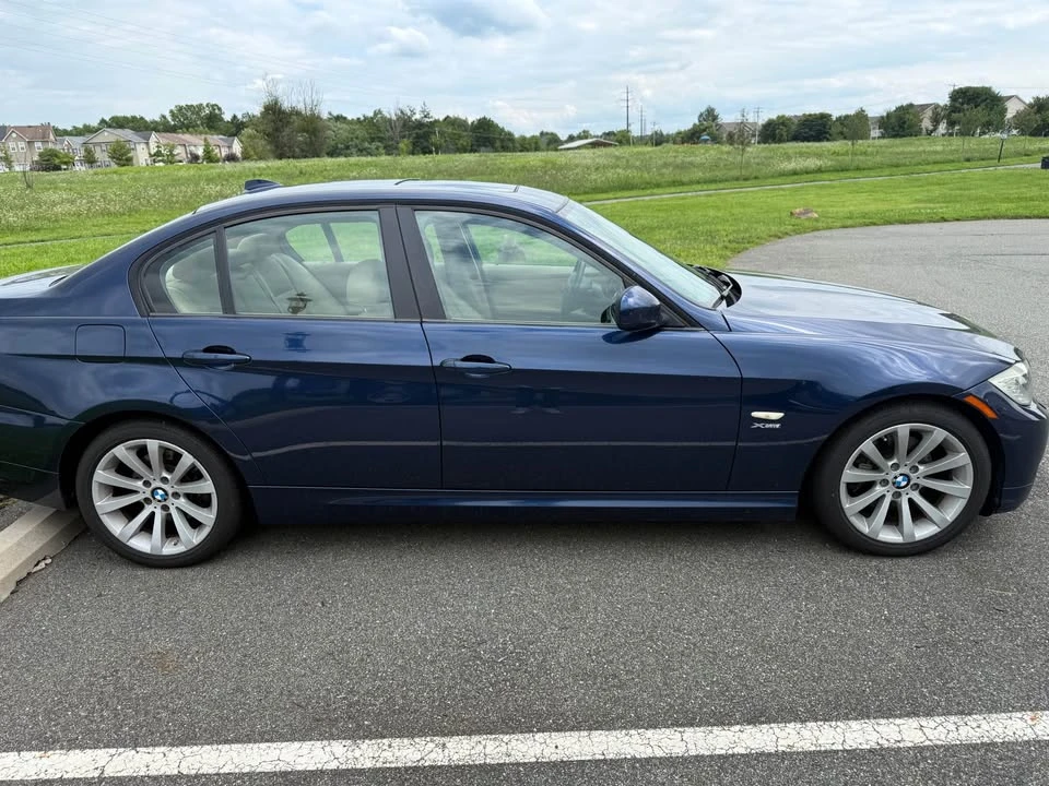 2011 BMW E90 3 Series Sedan - Image 5 of 10
