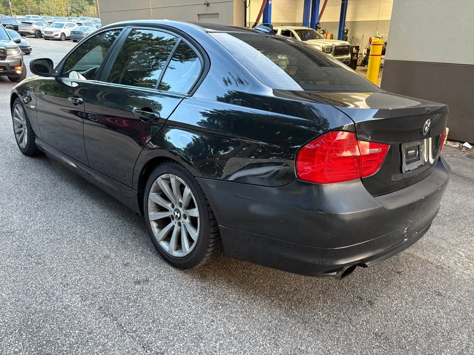 2011 BMW E90 3 Series Sedan - Image 5 of 17
