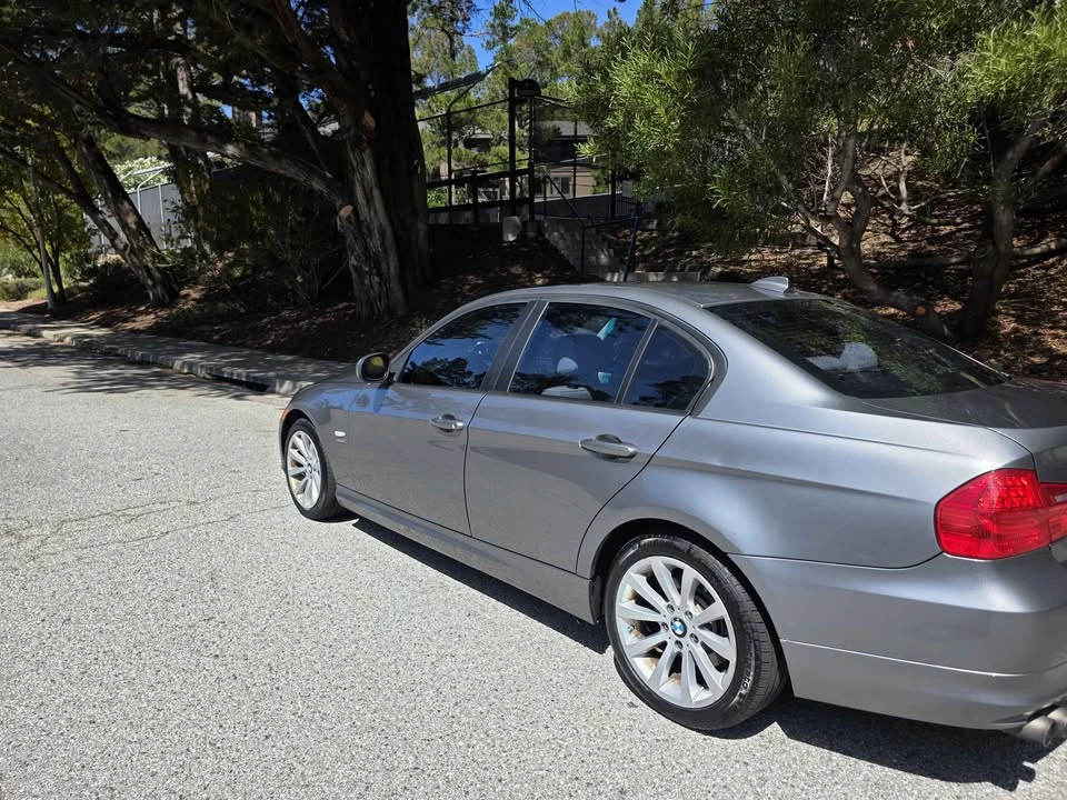 2011 BMW E90 3 Series Sedan - Image 4 of 6
