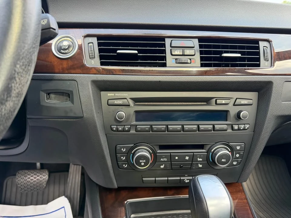 2011 BMW E90 3 Series Sedan - Image 14 of 16