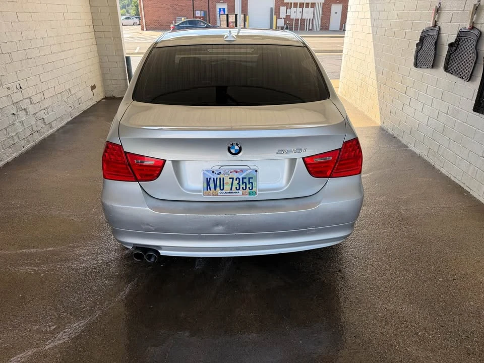 2011 BMW E90 3 Series Sedan - Image 9 of 19