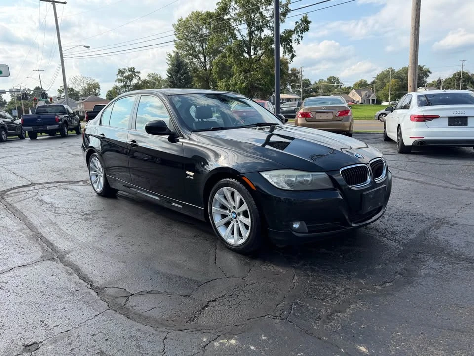 2011 BMW E90 3 Series Sedan - Image 4 of 16