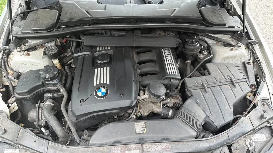 2011 BMW E90 3 Series Sedan - Image 15 of 19