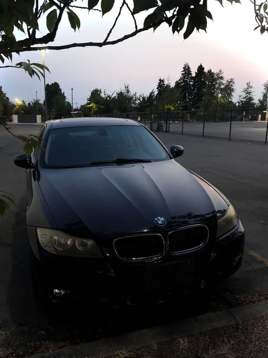2011 BMW E90 3 Series Sedan - Image 2 of 2