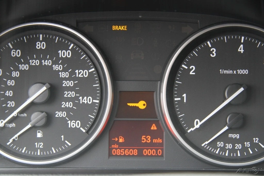 2011 BMW E90 3 Series Sedan - Image 18 of 21