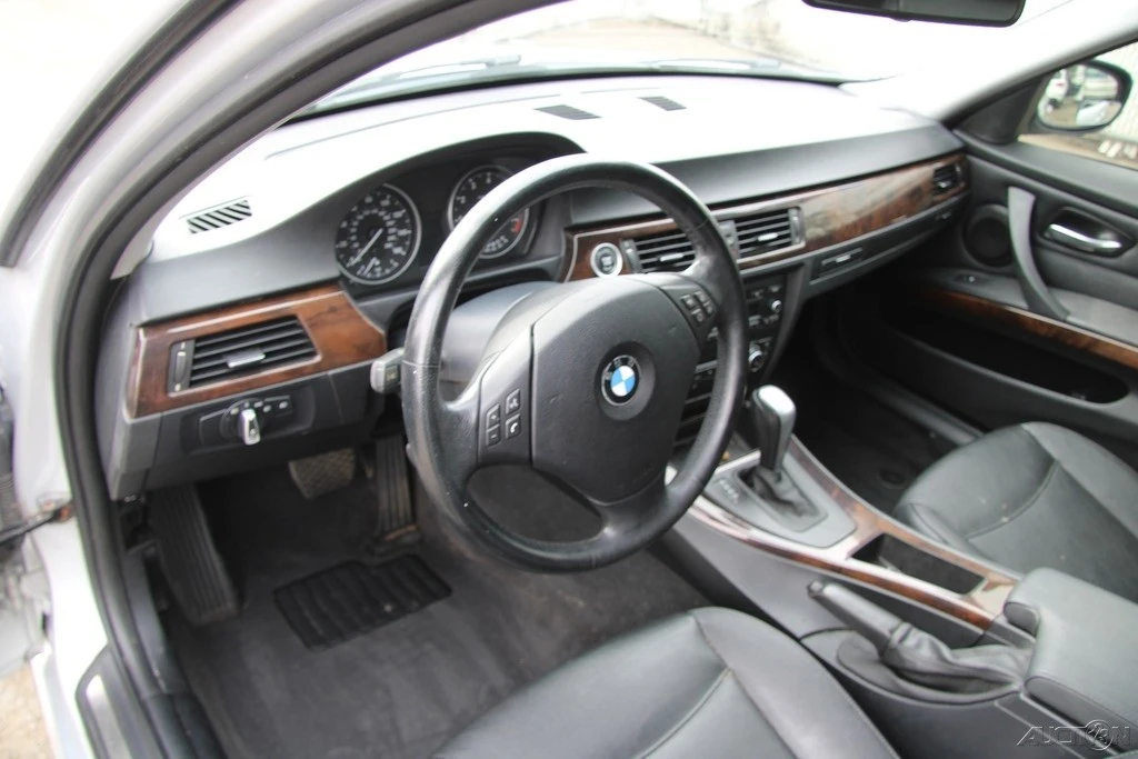 2011 BMW E90 3 Series Sedan - Image 16 of 21