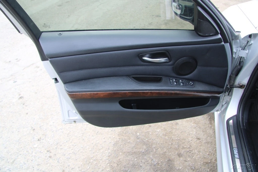 2011 BMW E90 3 Series Sedan - Image 14 of 21