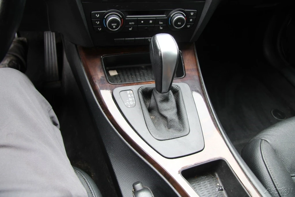 2011 BMW E90 3 Series Sedan - Image 20 of 21