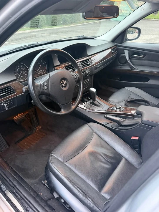 2011 BMW E90 3 Series Sedan - Image 15 of 18