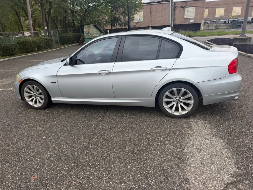 2011 BMW E90 3 Series Sedan - Image 9 of 18