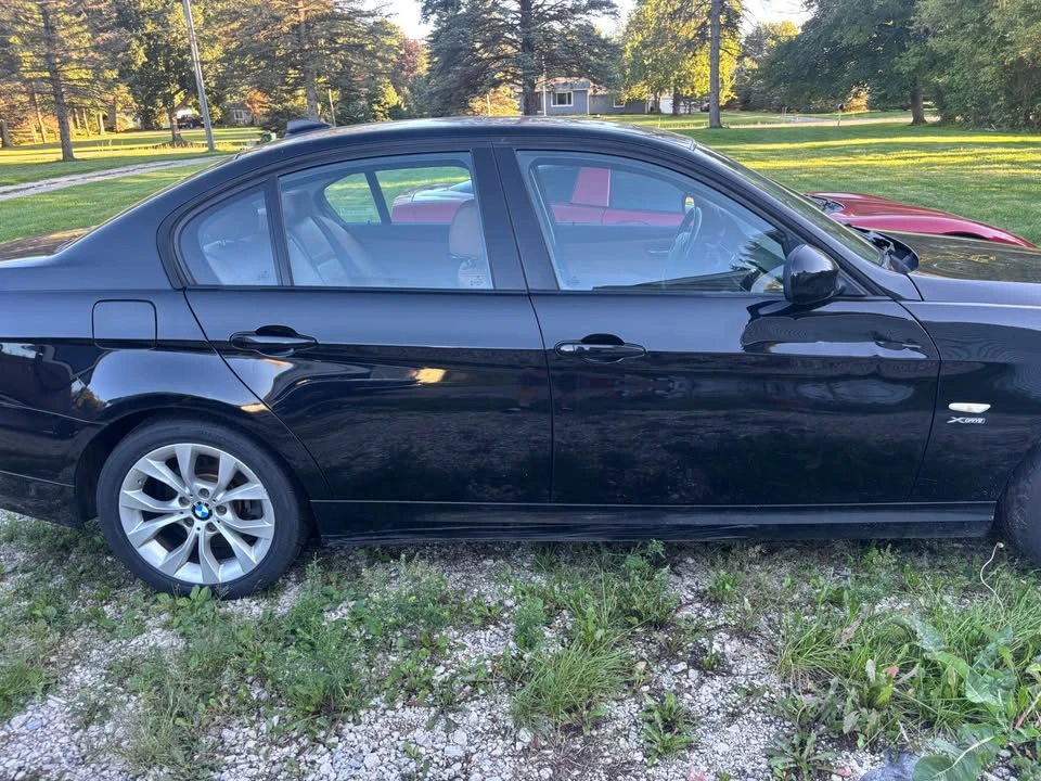 2011 BMW E90 3 Series Sedan - Image 3 of 3