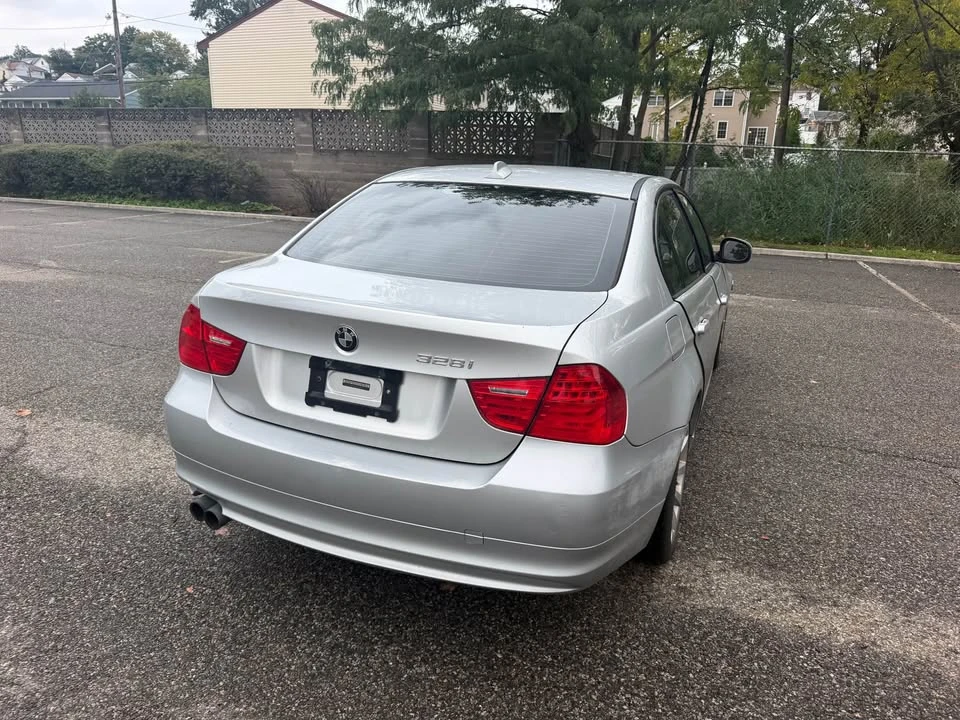 2011 BMW E90 3 Series Sedan - Image 5 of 18
