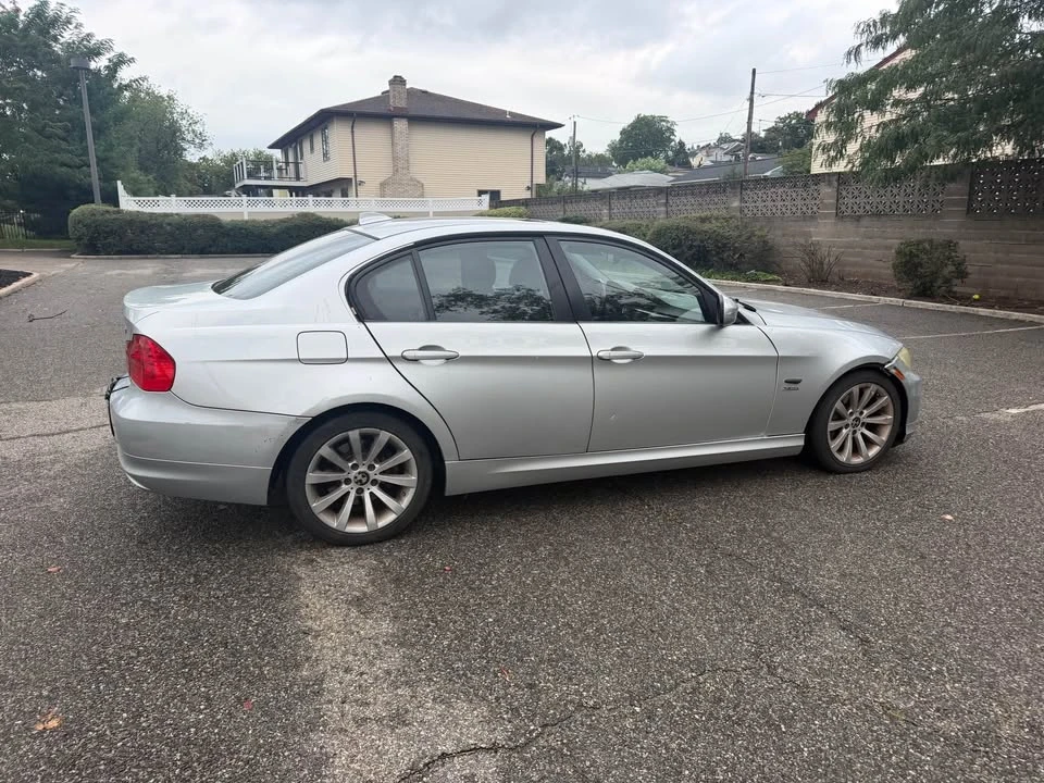 2011 BMW E90 3 Series Sedan - Image 4 of 18