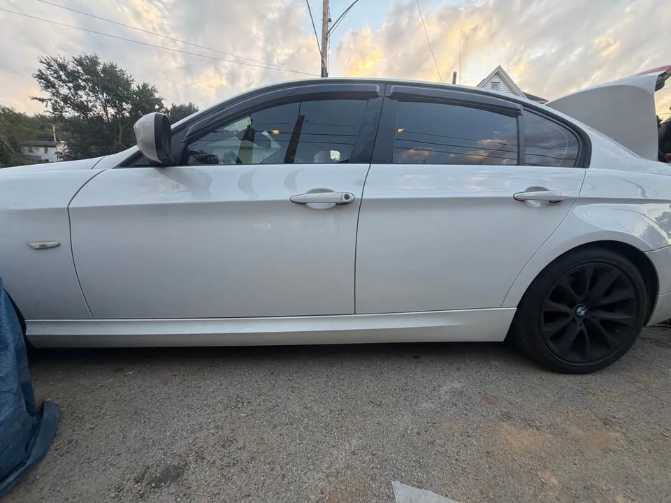 2011 BMW E90 3 Series Sedan - Image 7 of 8