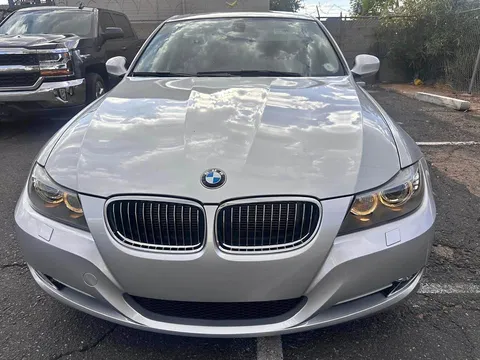 2011 BMW 3 Series 330i xDrive Sedan 4D