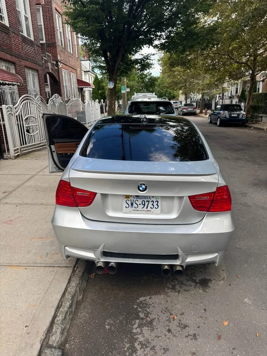 2011 BMW E90 3 Series Sedan - Image 5 of 10