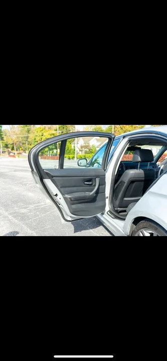 2011 BMW E90 3 Series Sedan - Image 14 of 21