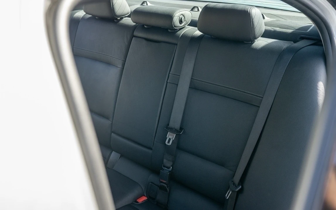2011 BMW E90 3 Series Sedan - Image 17 of 21
