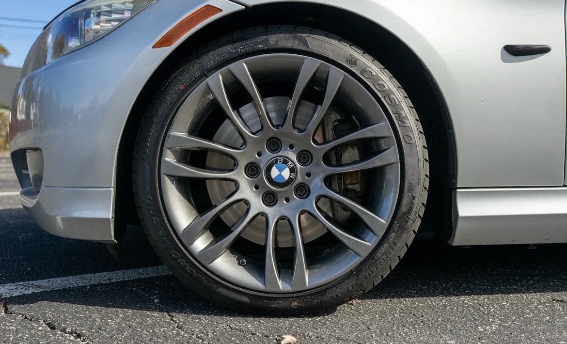 2011 BMW E90 3 Series Sedan - Image 9 of 21