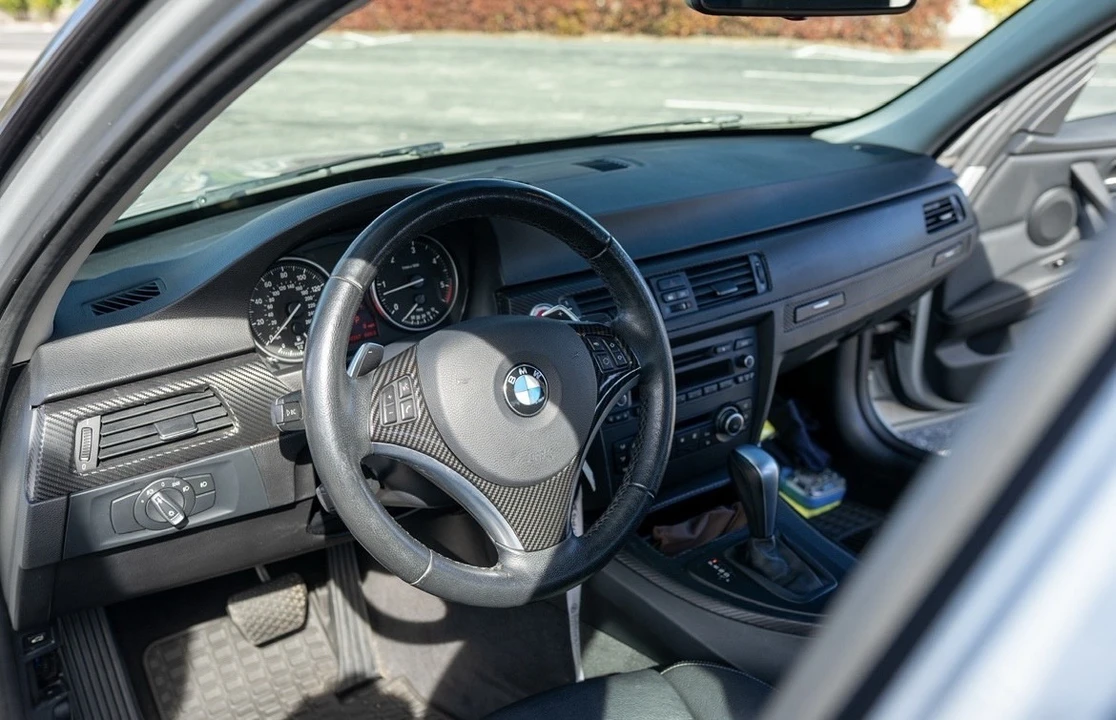 2011 BMW E90 3 Series Sedan - Image 19 of 21