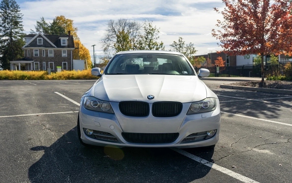 2011 BMW E90 3 Series Sedan - Image 2 of 21
