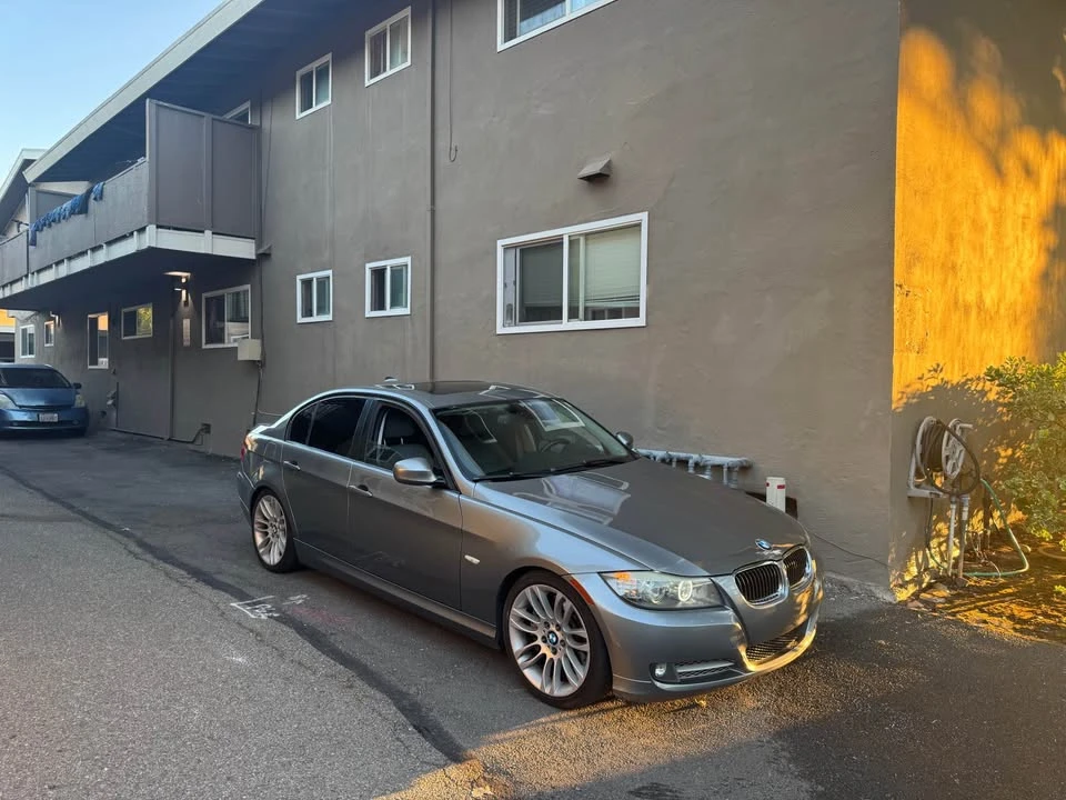 2011 BMW E90 3 Series Sedan - Image 12 of 13