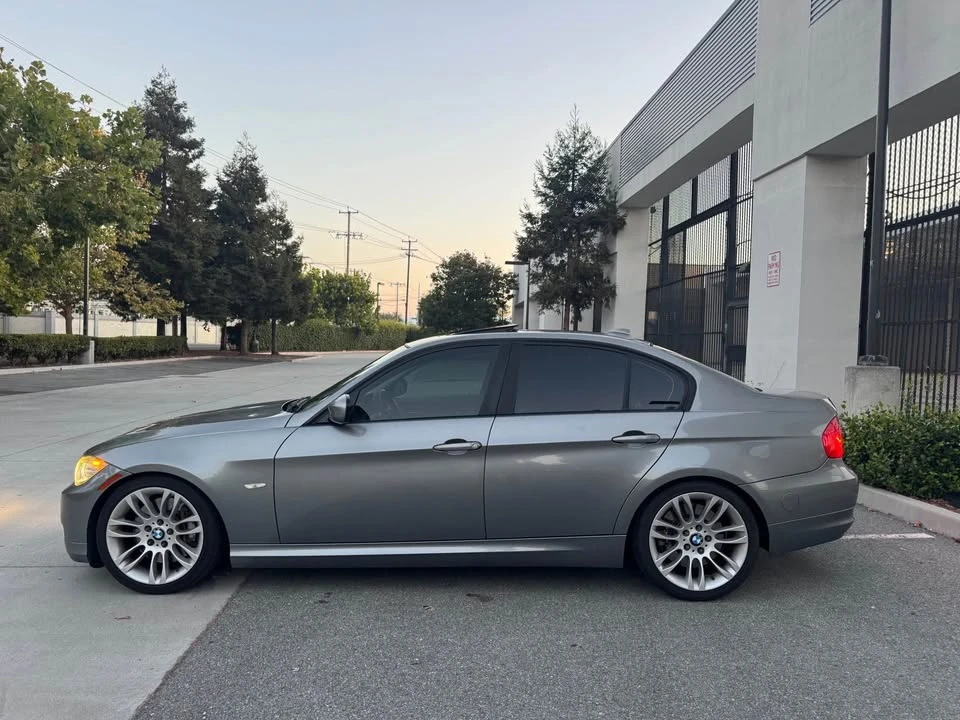 2011 BMW E90 3 Series Sedan - Image 5 of 13